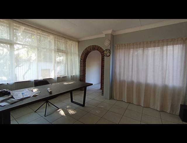 3 BEDROOM FREEHOLD FOR SALE IN SILVERTON